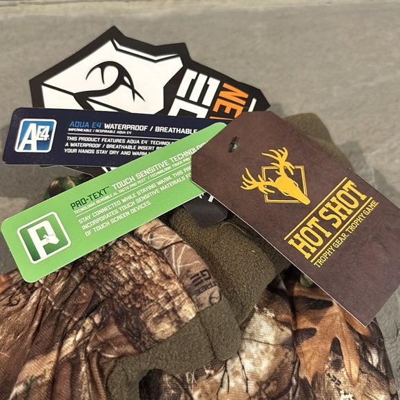 Realtree New Edge Hot Shot, pro-text, waterproof,breathable,fleece lined gloves - Picture 7 of 10